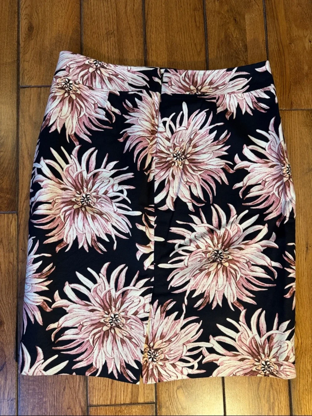 Ann Taylor Black Pencil Skirt with Blush Floral Print - Picture 4 of 5